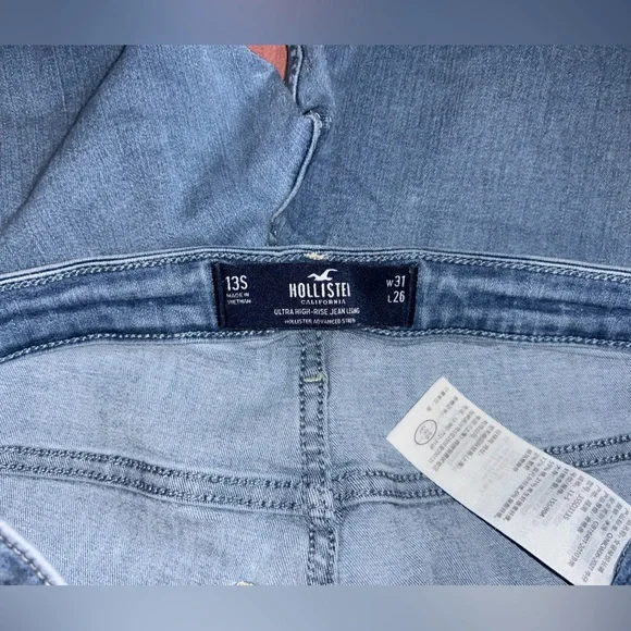 Hollister Women's Light Blue Ultra High Skinny Jeans
Advanced Stretch. - Picture 9 of 10